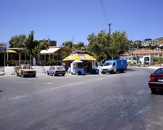 Kolimbari crossroads, periptero, Cafe Harris.